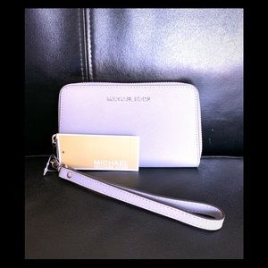 NWT MICHAEL- Michael Kors Jet Set Travel Phone Case